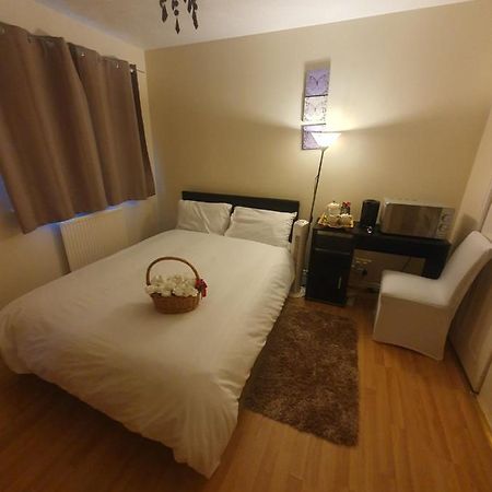 Double Size And Single Room In Barking Barking  Eksteriør bilde