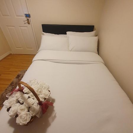 Double Size And Single Room In Barking Barking  Eksteriør bilde