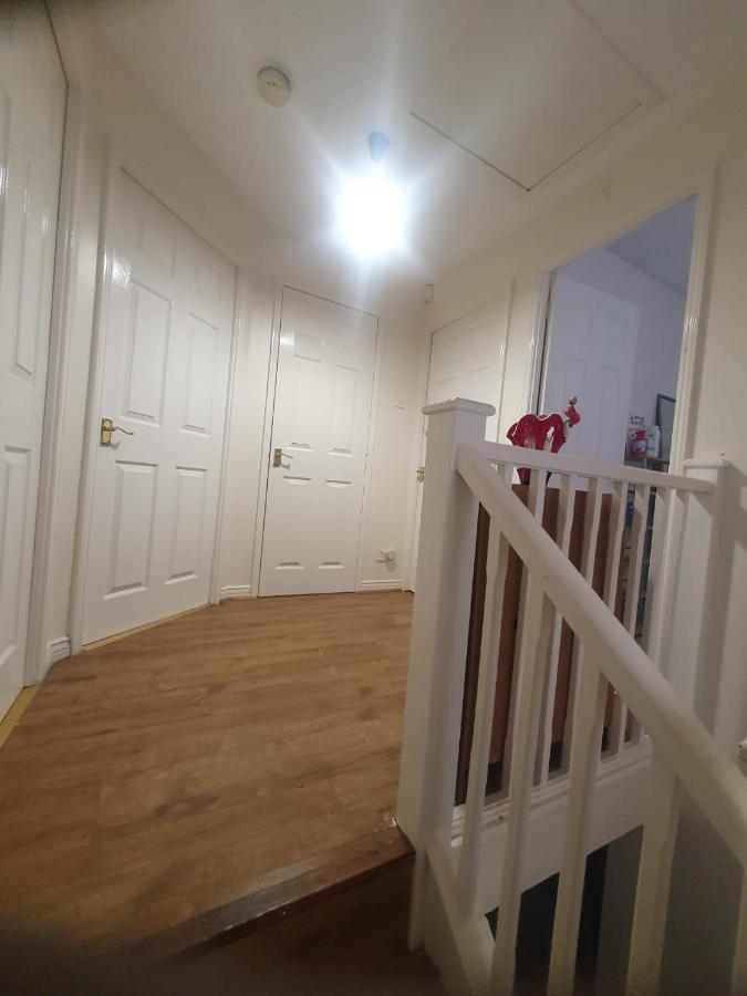 Double Size And Single Room In Barking Barking  Eksteriør bilde