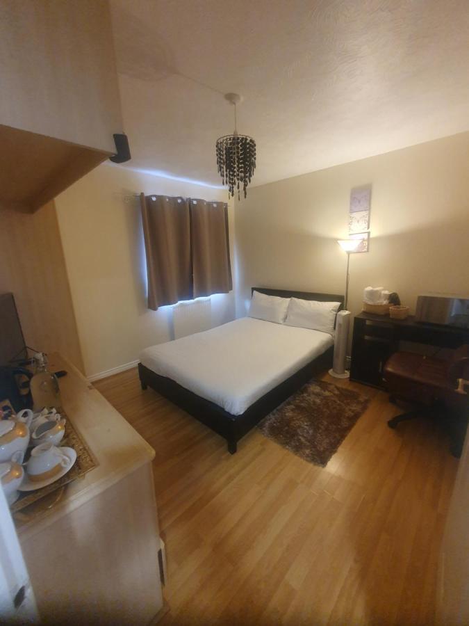 Double Size And Single Room In Barking Barking  Eksteriør bilde