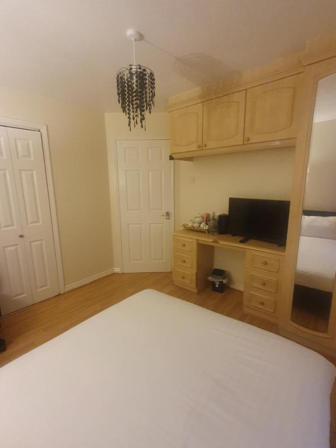 Double Size And Single Room In Barking Barking  Eksteriør bilde