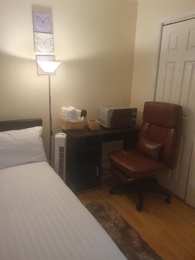 Double Size And Single Room In Barking Barking  Eksteriør bilde