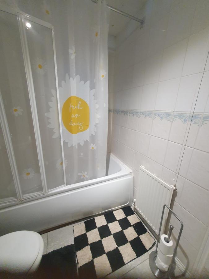 Double Size And Single Room In Barking Barking  Eksteriør bilde