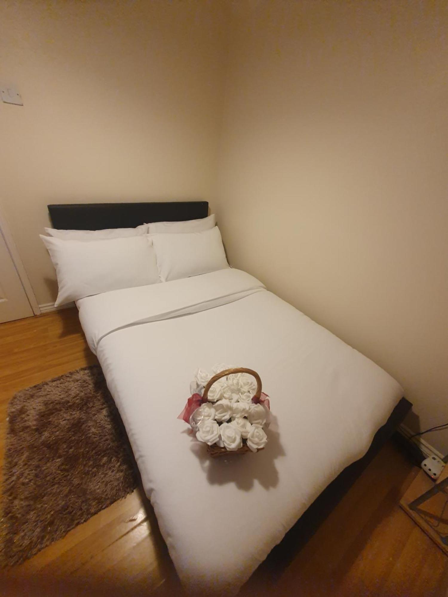 Double Size And Single Room In Barking Barking  Eksteriør bilde