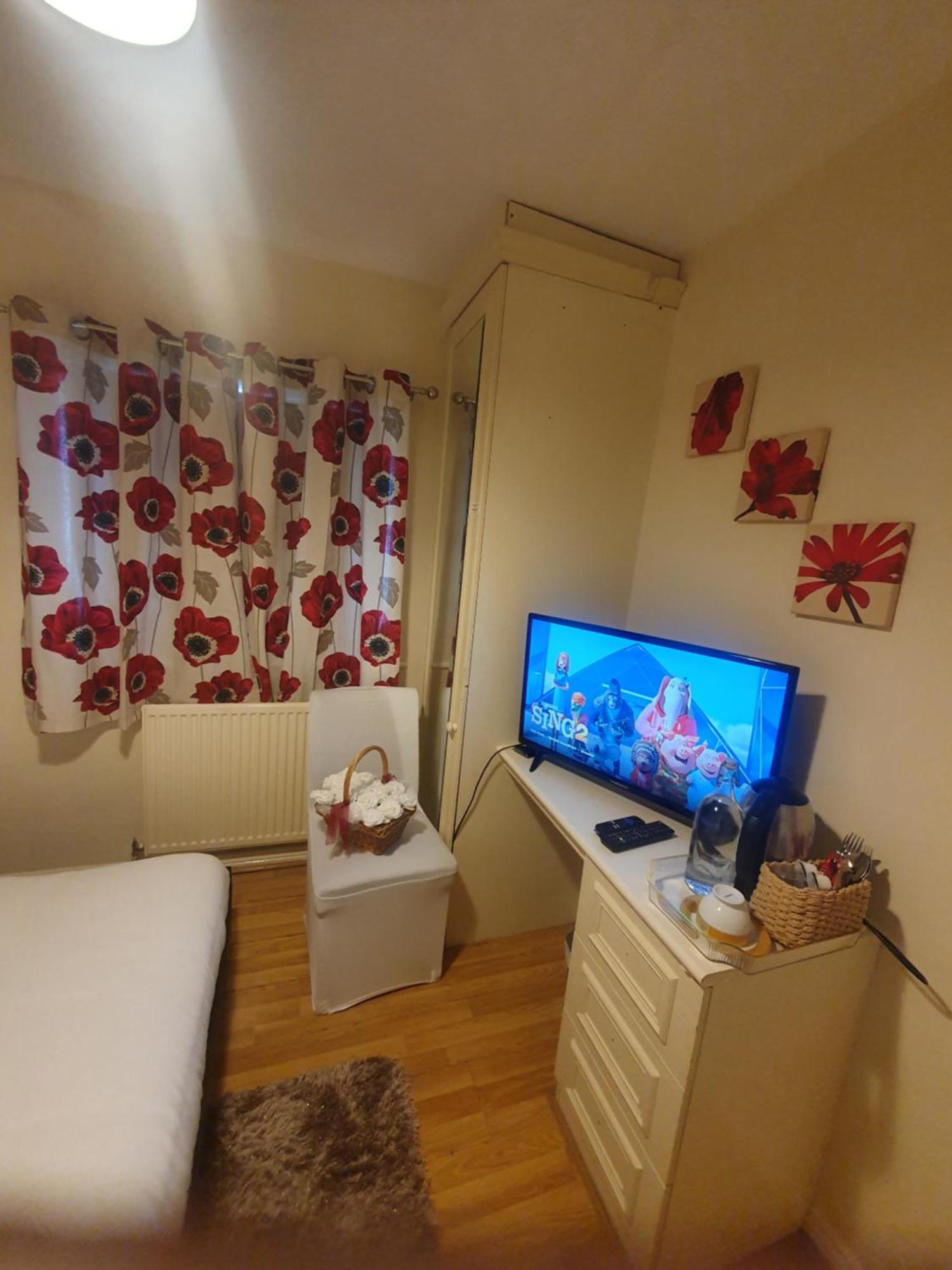 Double Size And Single Room In Barking Barking  Eksteriør bilde