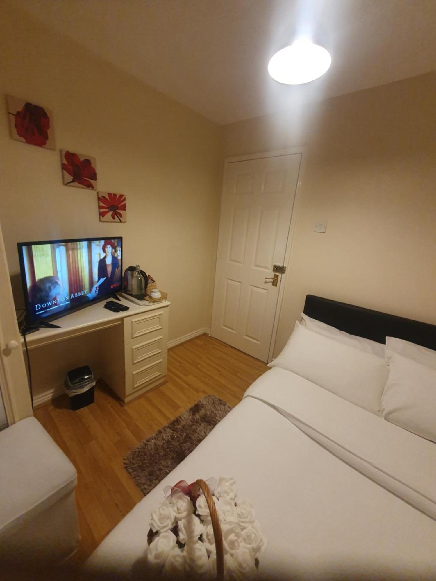 Double Size And Single Room In Barking Barking  Eksteriør bilde