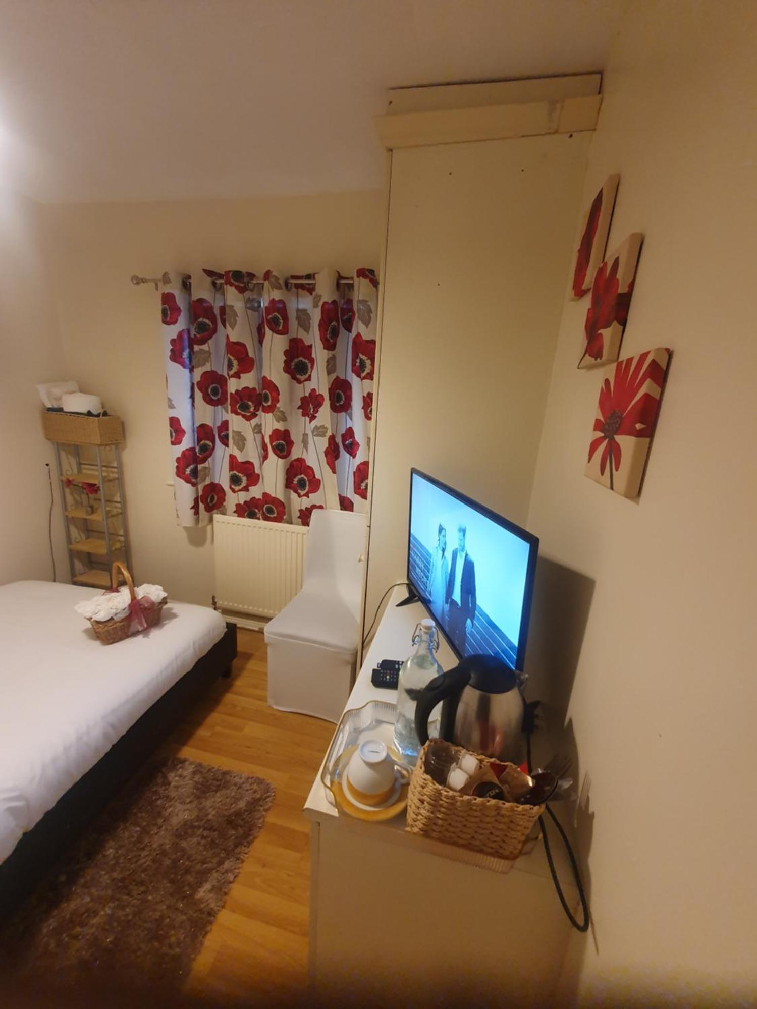 Double Size And Single Room In Barking Barking  Eksteriør bilde